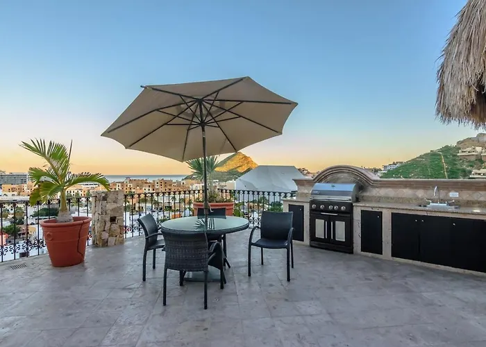 Luxury - Great View - Easy Walk Everywhere!