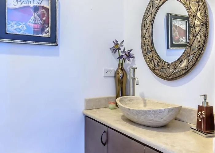 Villa Luxury - Great View - Easy Walk Everywhere! *