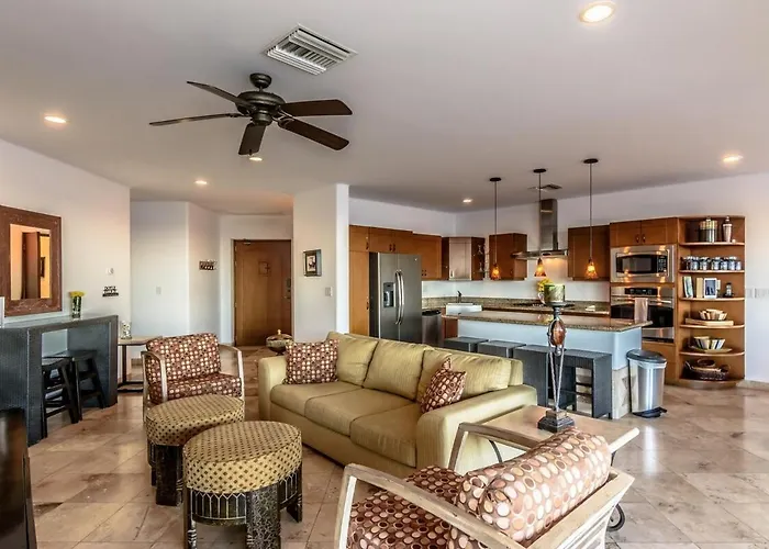 Villa Luxury - Great View - Easy Walk Everywhere!