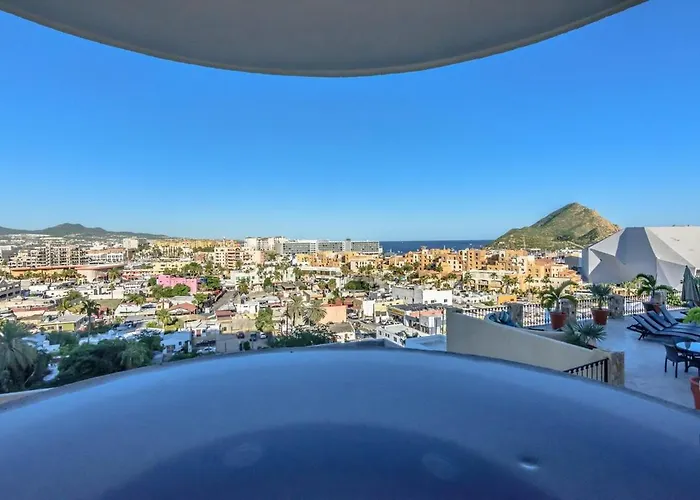 Villa Luxury - Great View - Easy Walk Everywhere!